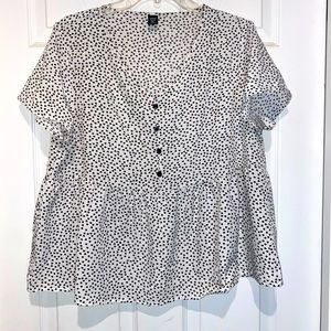 Shein black & white heart babydoll shirt. Size 0XL
